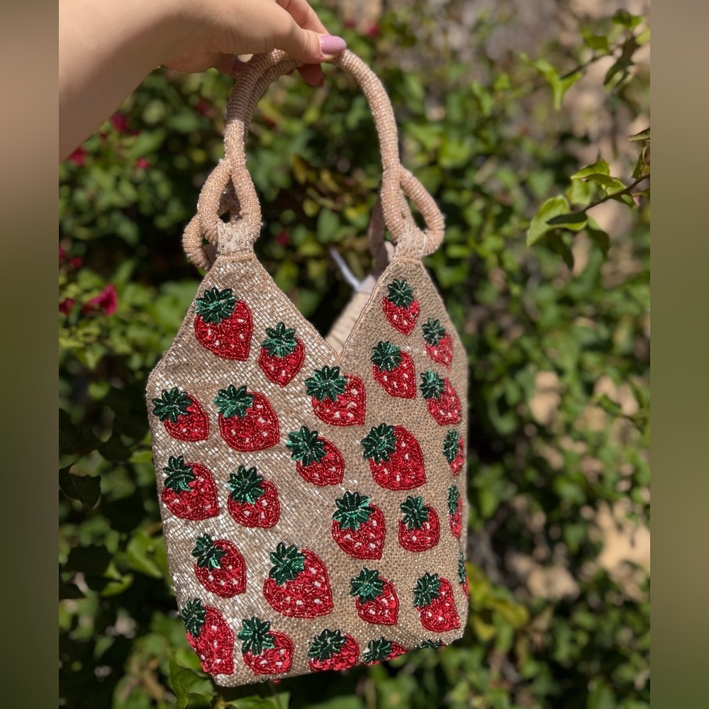 NWT Strawberry Beaded Bag Red Green Nude Beige Made in India Handcrafted New - Picture 5 of 5